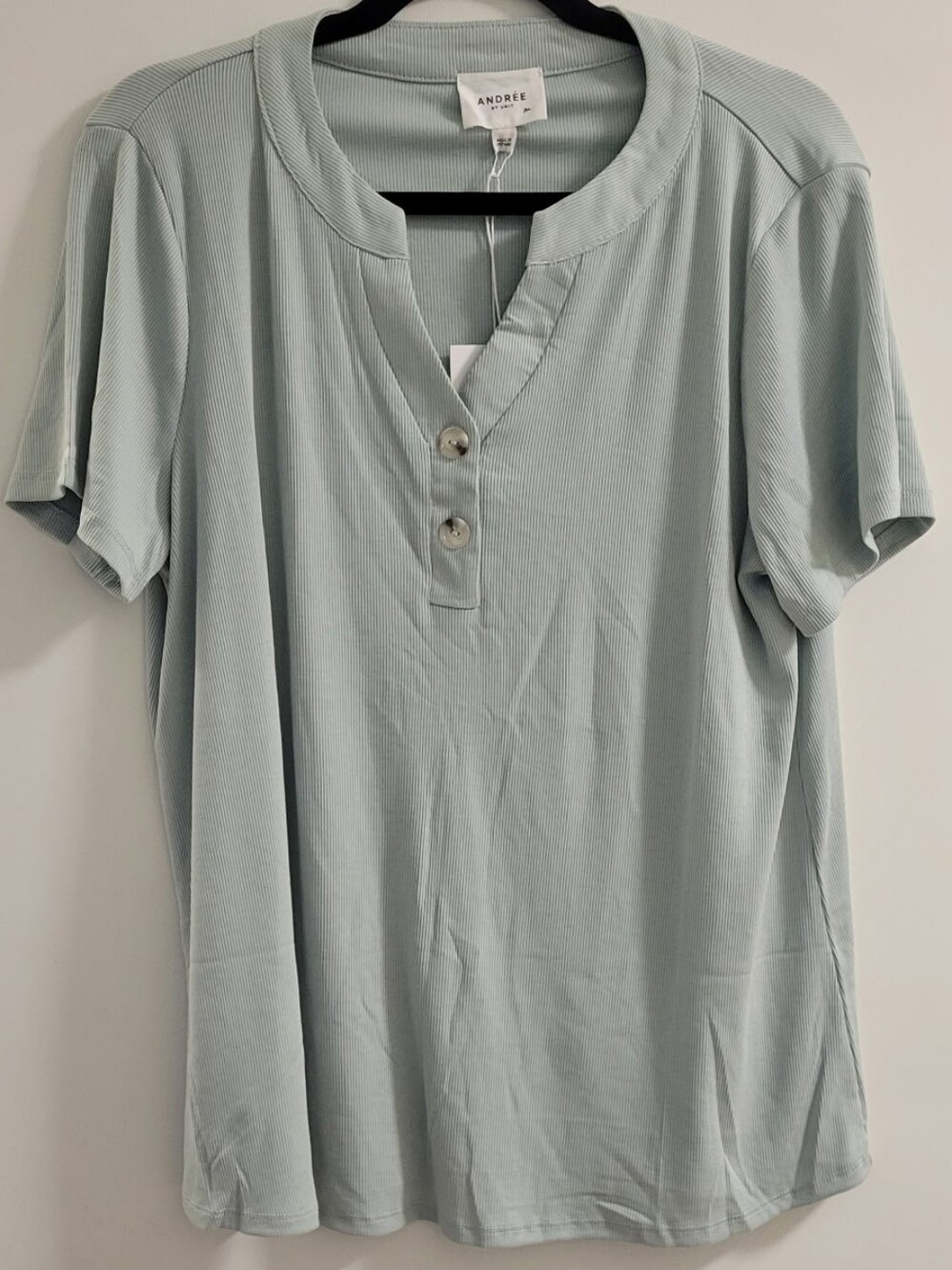 Andre By Unit Short Sleeve Henley Shirt in Light Sage Size Medium